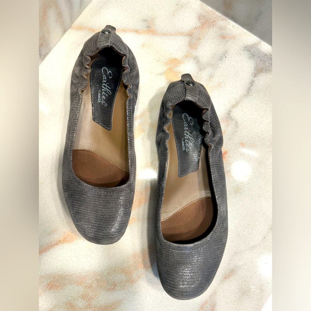 Gray textured leather flats with sheen and arch support. Comfortable!